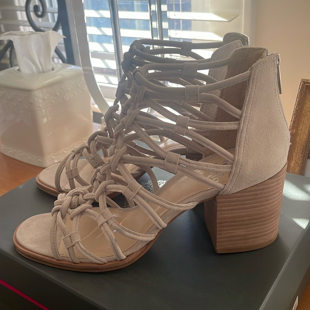 LIKE NEW, Vince Camuto Taupe Suede block heel, Size 8M